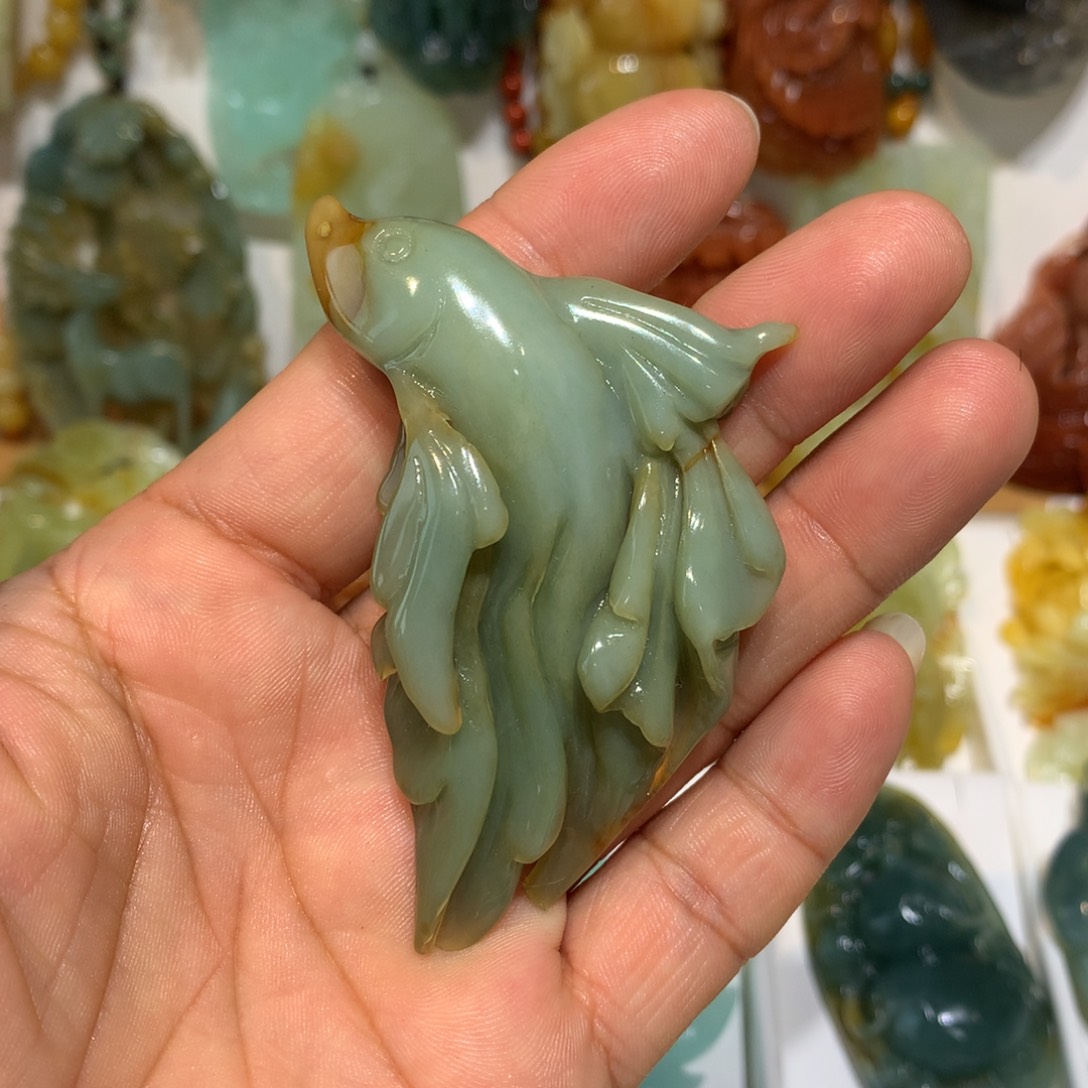 蛇纹石玉颈饰未镶嵌