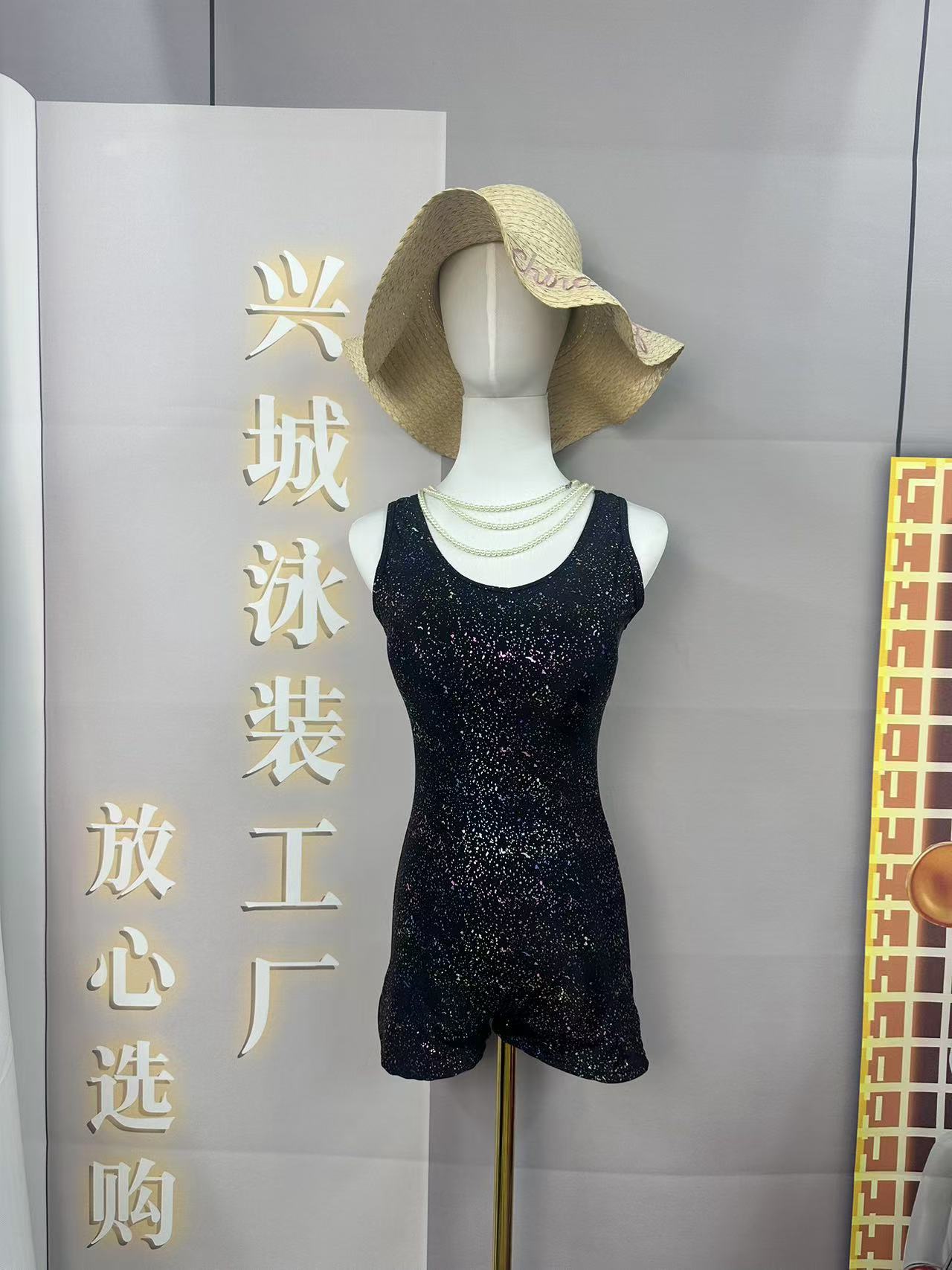 2561新款黑色烫金平角镂空遮肉显瘦专业竞速款泳衣.嘎嘎好看
