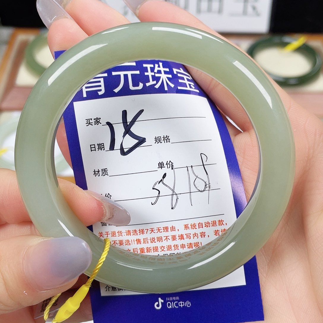 和田玉手镯未镶嵌