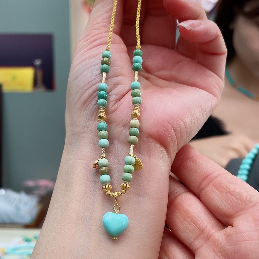 绿松石颈饰18K金镶嵌