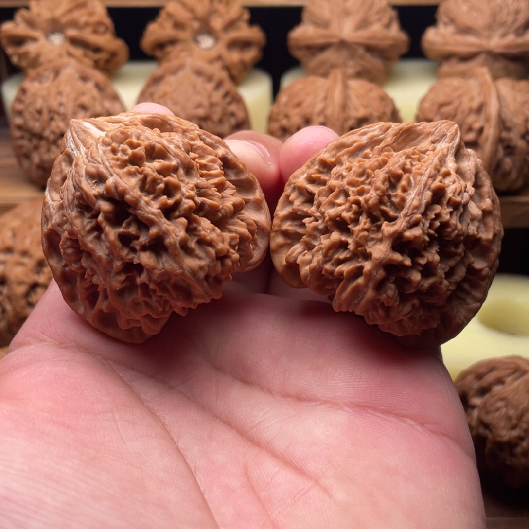 文玩核桃吊坠43全品红皮凹底满天星