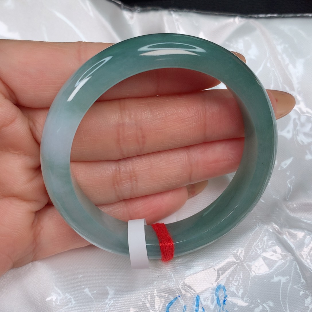 翡翠手镯未镶嵌一****璇………..