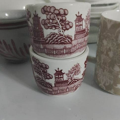 瓷片瓷片，各种摆件，盘，碗，沙锅，均有瑕疵。