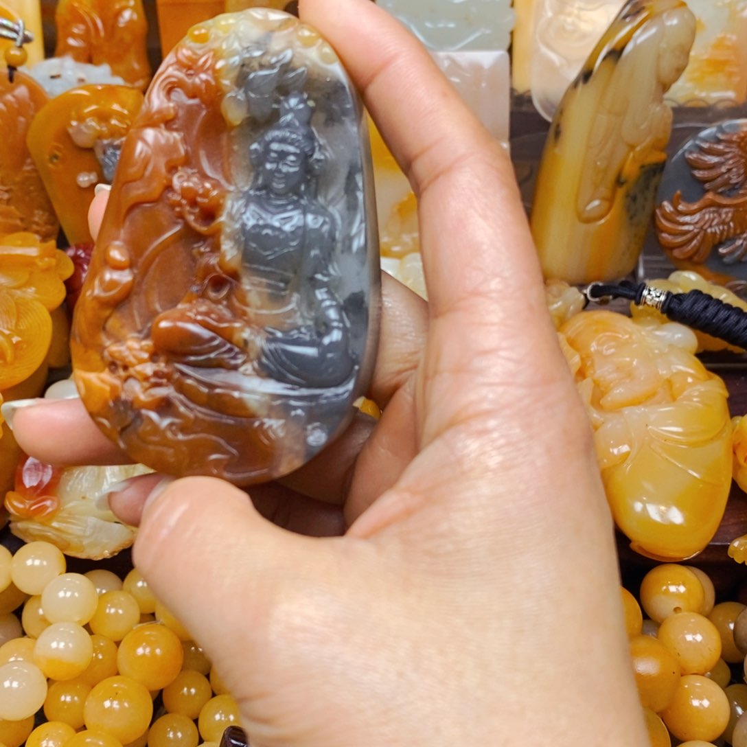 石英质玉（黄龙玉）颈饰未镶嵌