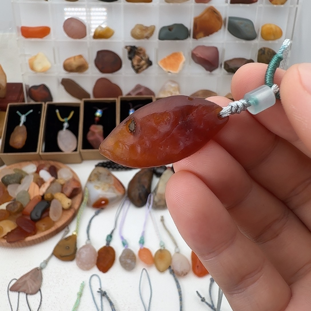 散***人只买单纯的吊坠，没带链子，属的性质。