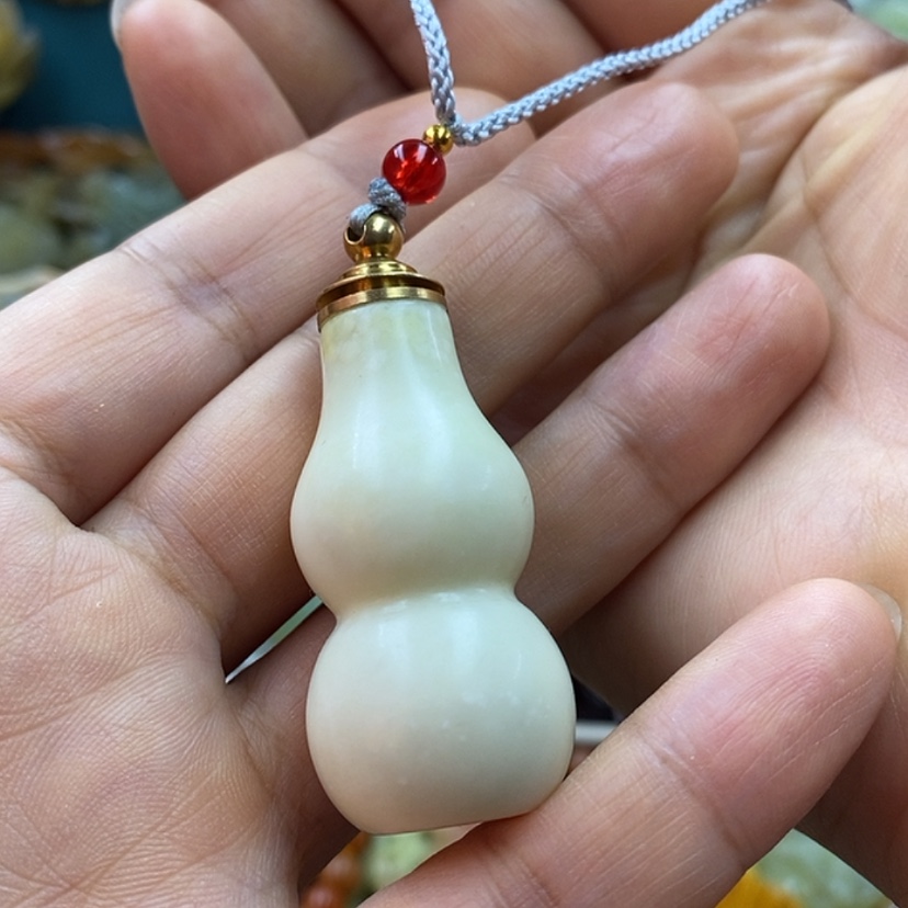 【闪购商品】蛇纹石玉吊坠未镶嵌