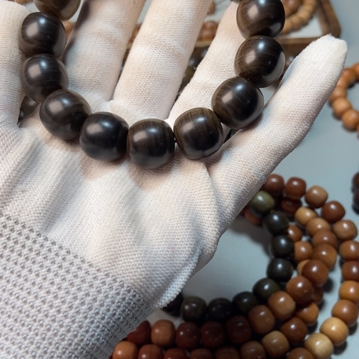 刺***肥檀香木老山檀香水阴沉1.5*1.6，奶香