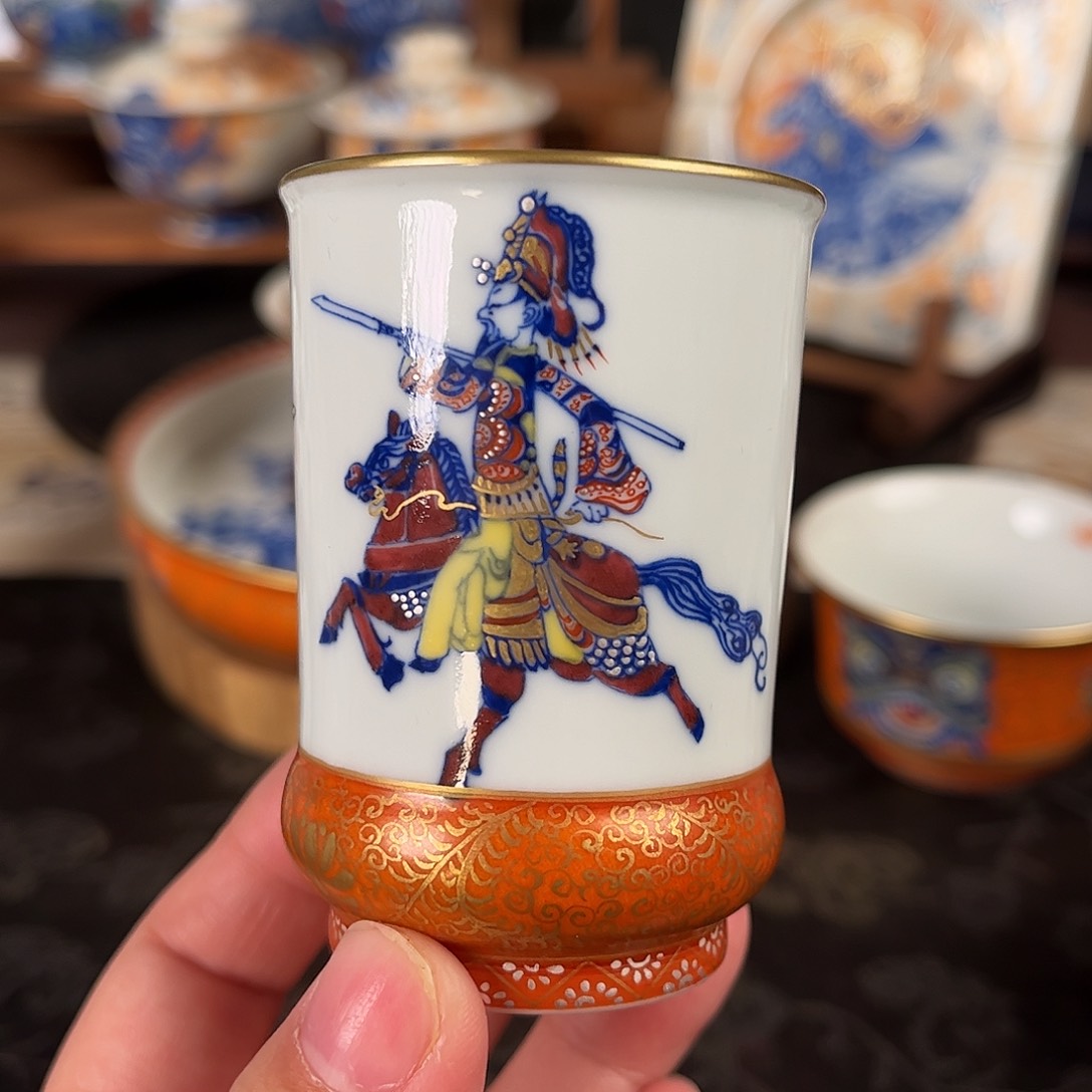 釉下五彩人物主人杯