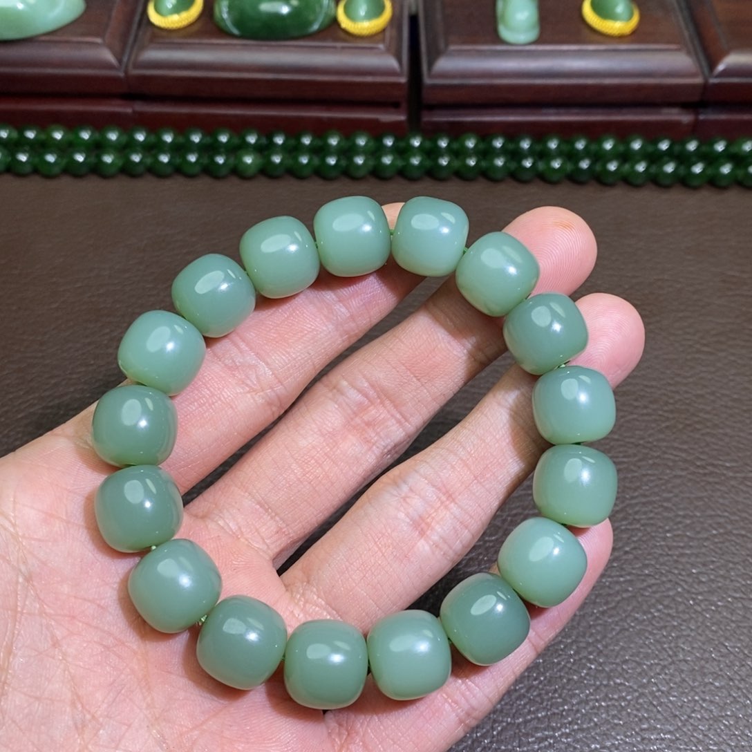 和田玉挂件18K金镶嵌