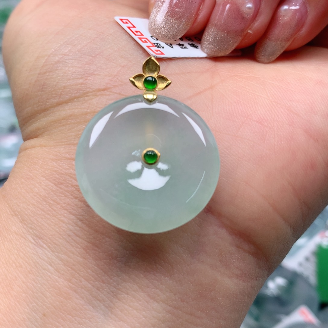 翡翠颈饰18K金镶嵌天然翡翠