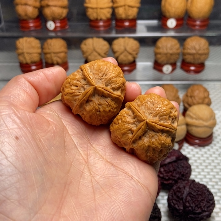 文玩核桃把件53红玛瑙三棱