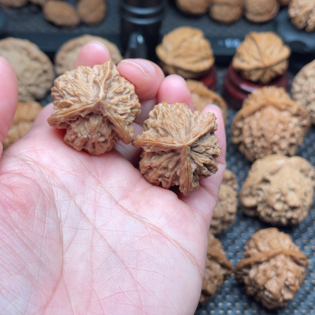 文玩核桃吊坠35尺盘山三棱