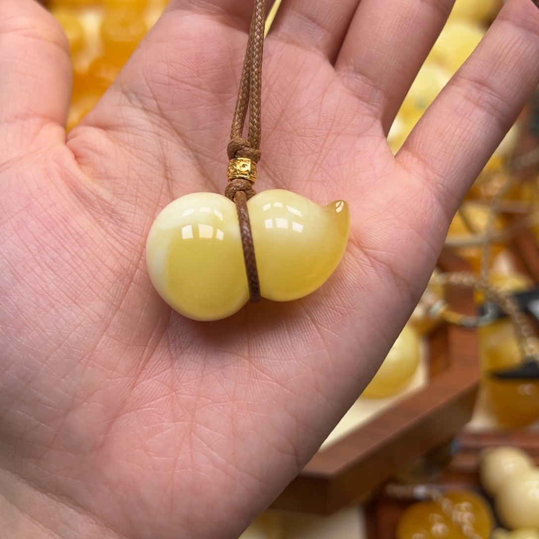 m***w琥珀未镶嵌颈饰蜜蜡