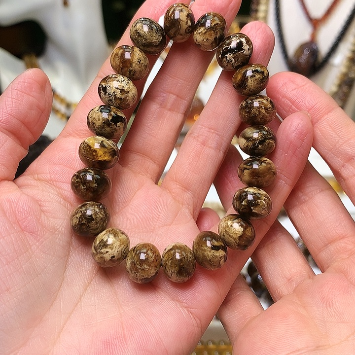 琥珀裸石未镶嵌笑**非抚顺琥珀