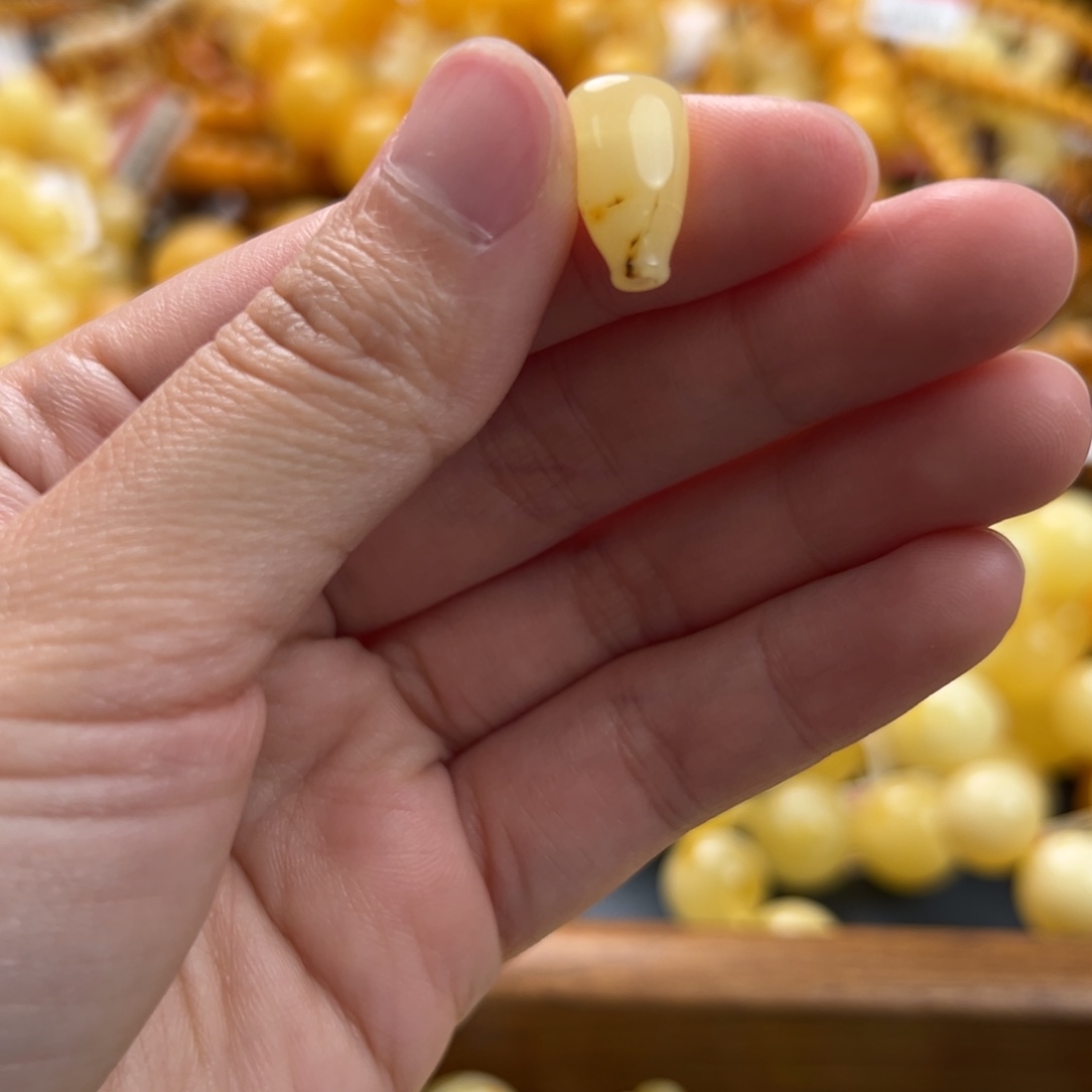 未镶嵌琥珀珠宝奇石