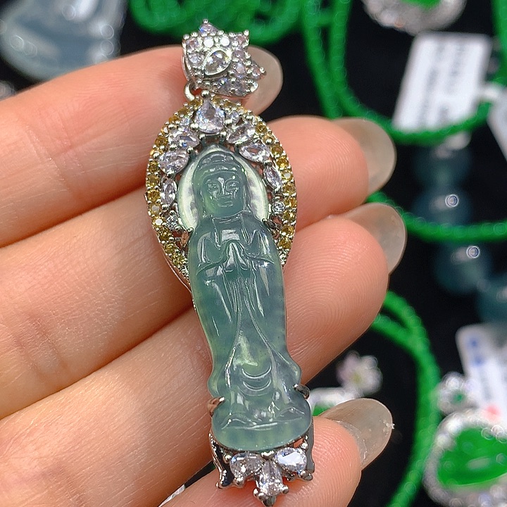 翡翠颈饰未镶嵌翡翠