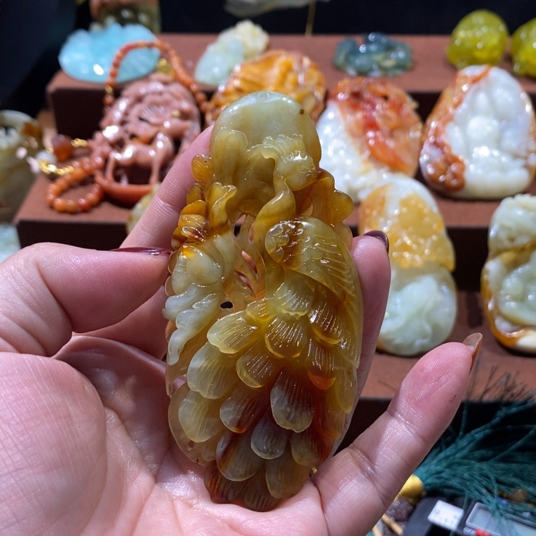 蛇纹石玉颈饰未镶嵌