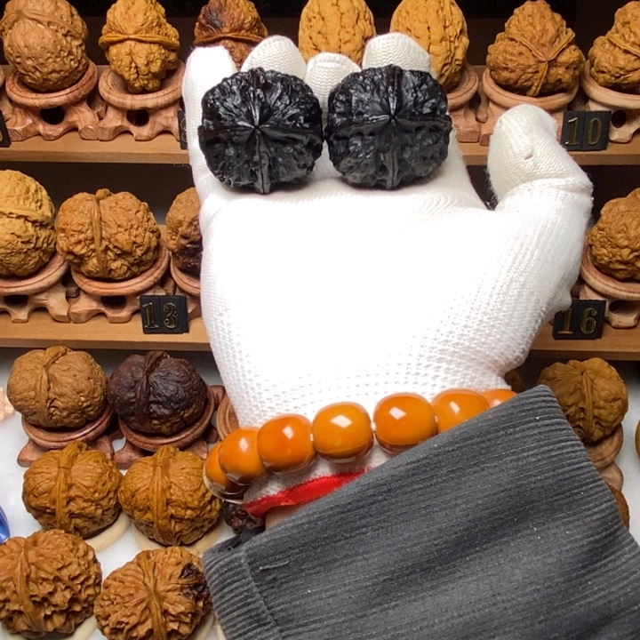 核桃把件否*得四棱➕印尼脑纹大金刚