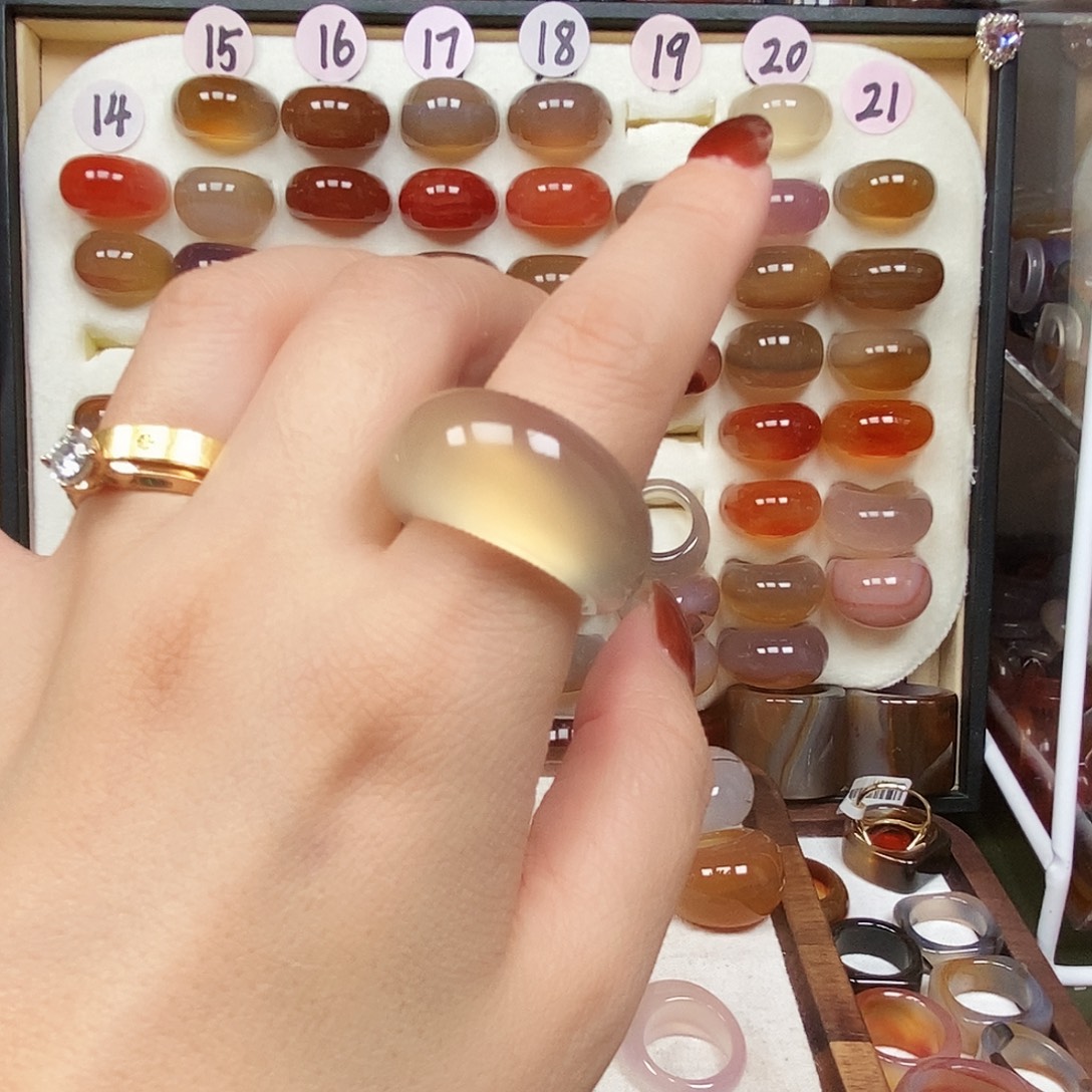 张***胖玛瑙/玉髓未镶嵌戒指