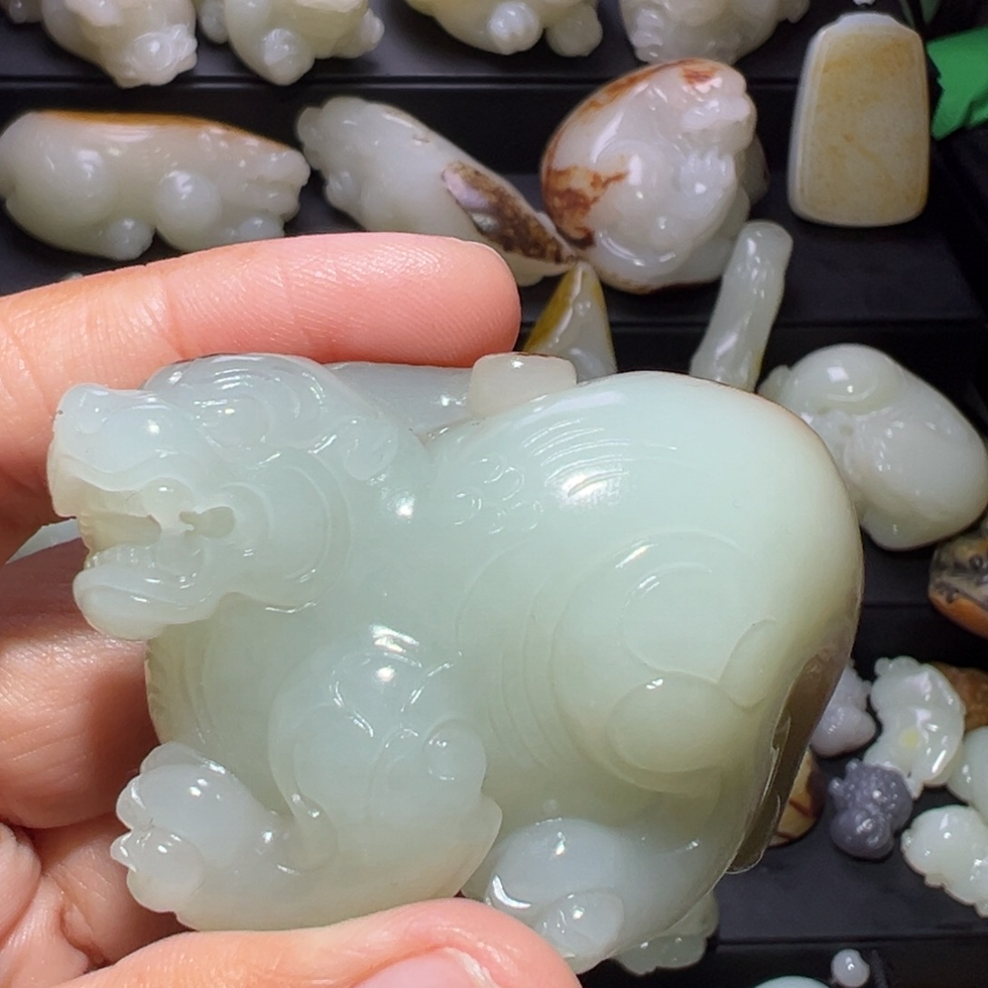 人***心和田玉未镶嵌颈饰