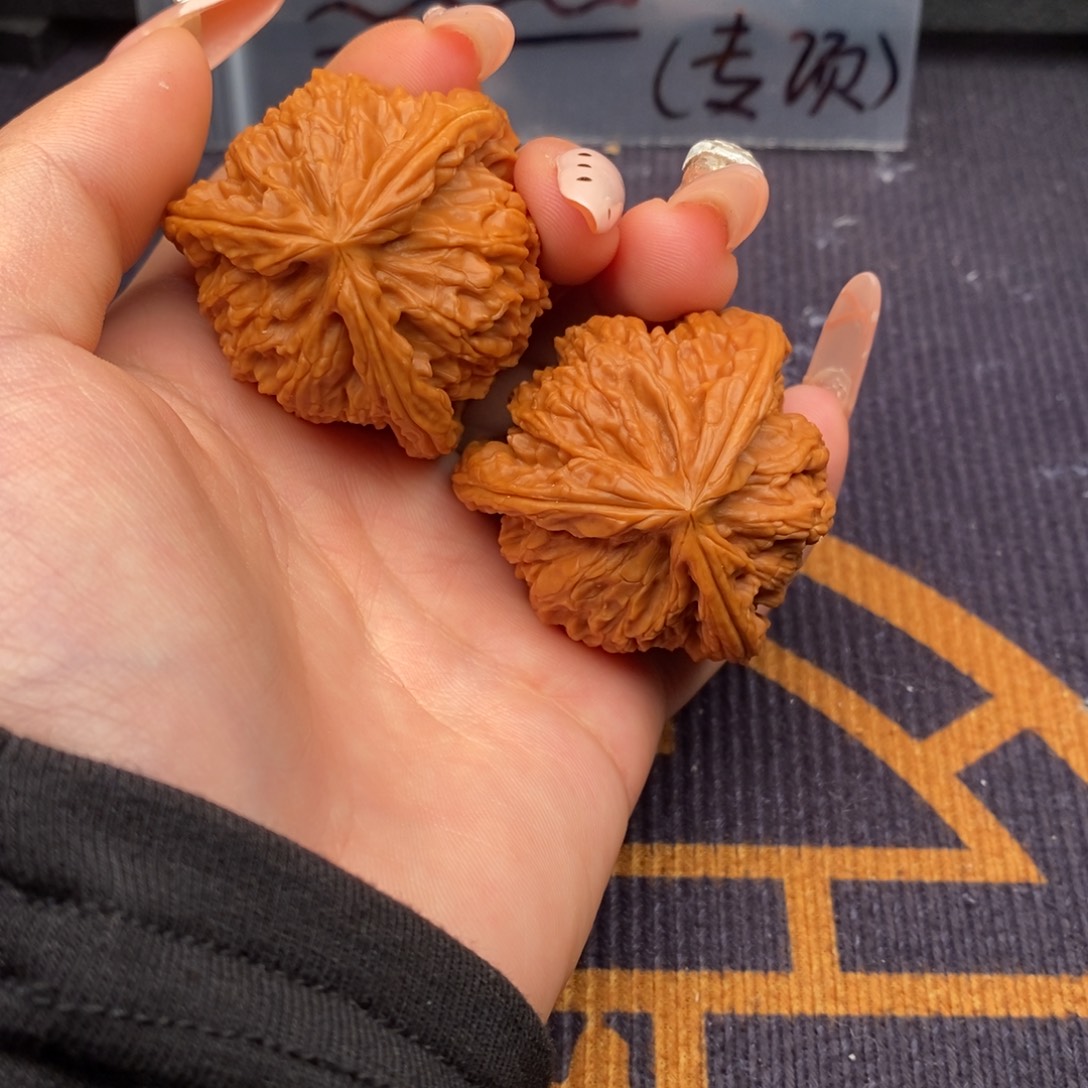 0***1文玩核桃吊坠白狮子