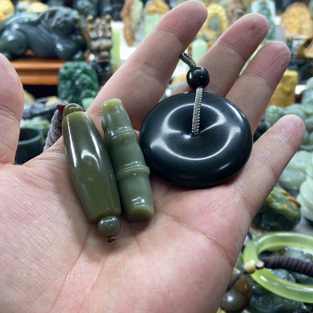 猫***眼岫岩河磨玉（透闪石质玉）未镶嵌挂件