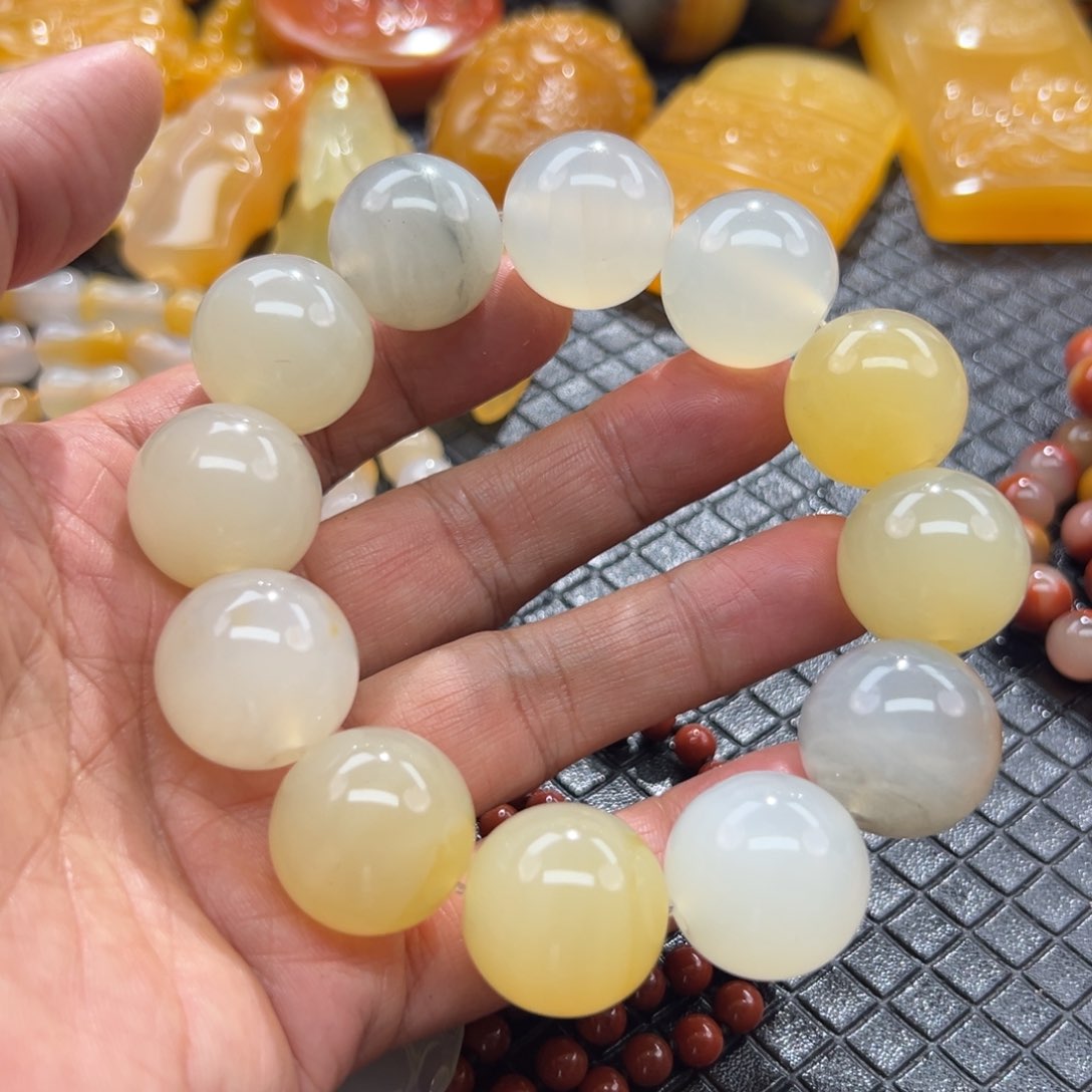 石英质玉未镶嵌颈饰