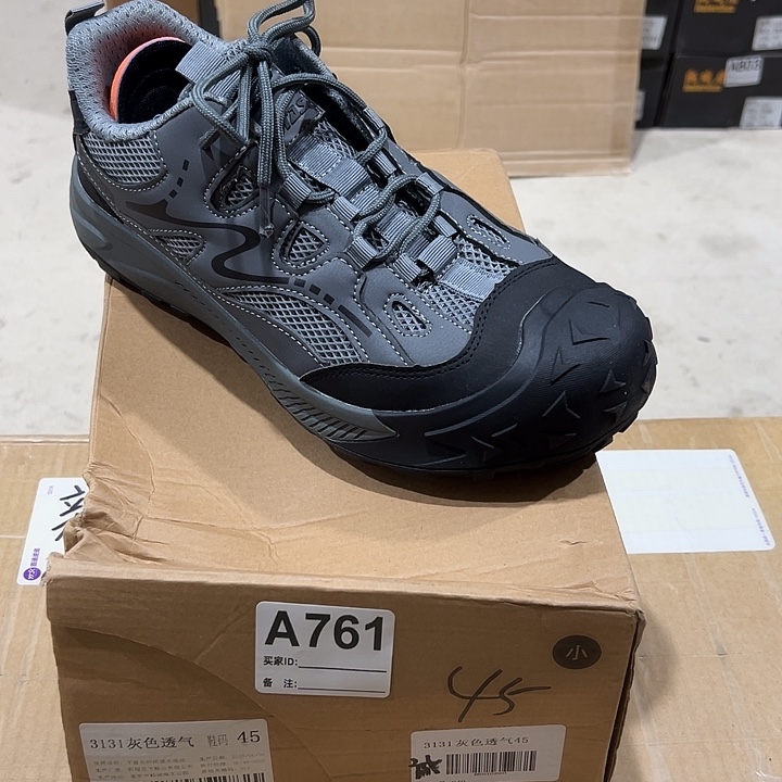 761号。45码防砸防刺劳保鞋。鞋底磨损介意勿拍