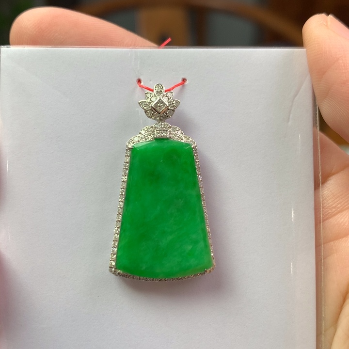 翡翠18K金镶嵌颈饰翡翠吊坠
