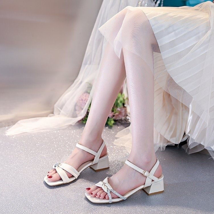 630法式学生粗跟凉鞋女2024夏季新款网红百搭时尚一字带仙女风外