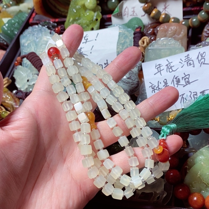 蛇纹石玉颈饰未镶嵌