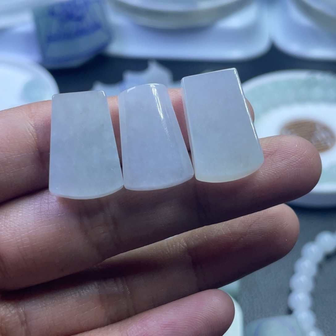 翡翠未镶嵌颈饰小无事牌多样发其一