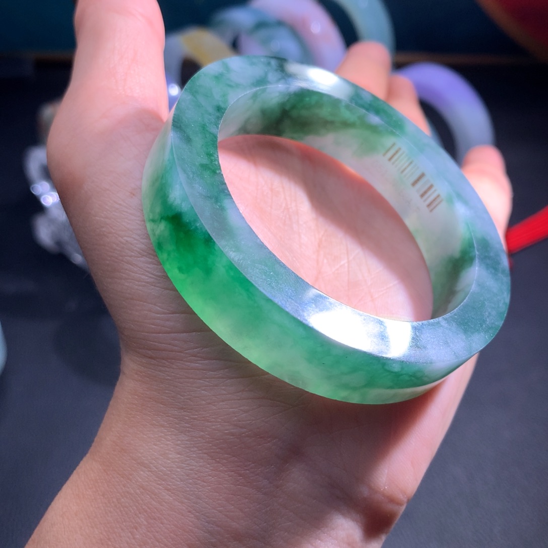 未镶嵌翡翠手镯定制翡翠