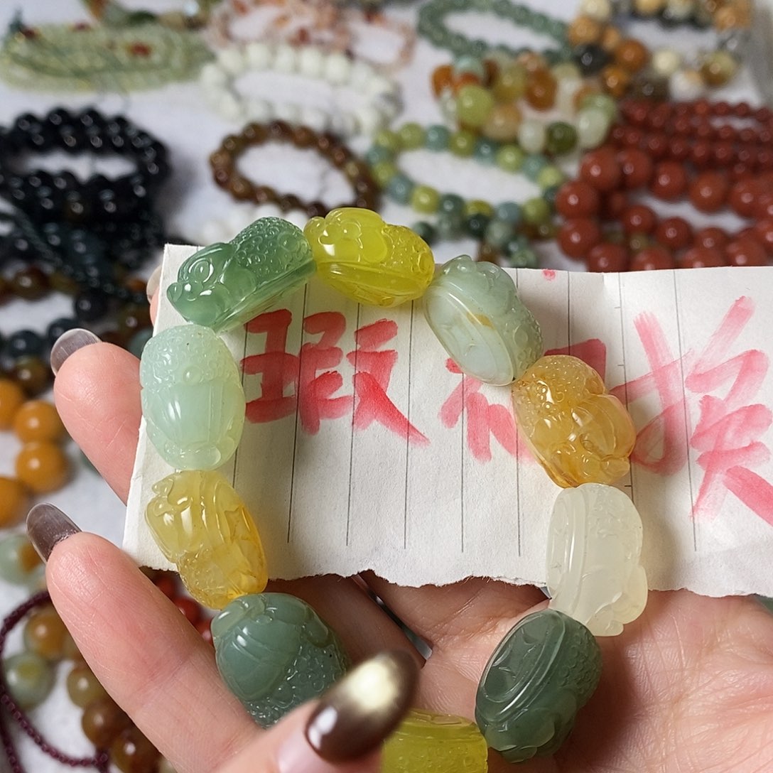 未镶嵌蛇纹石玉手镯颜**?