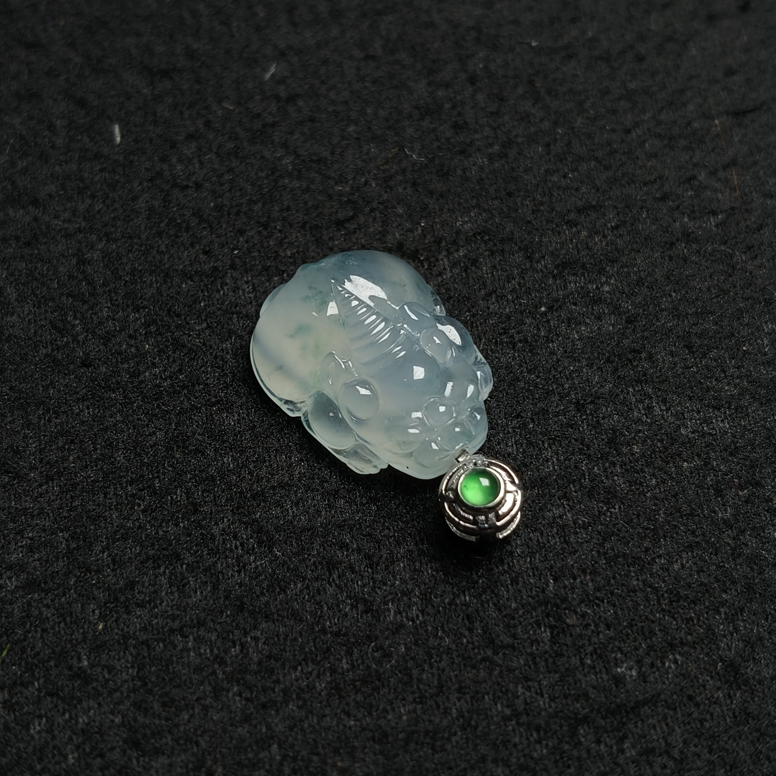 18k金镶天然A货冰种翡翠貔貅吊坠时尚百搭冰透精美镶嵌