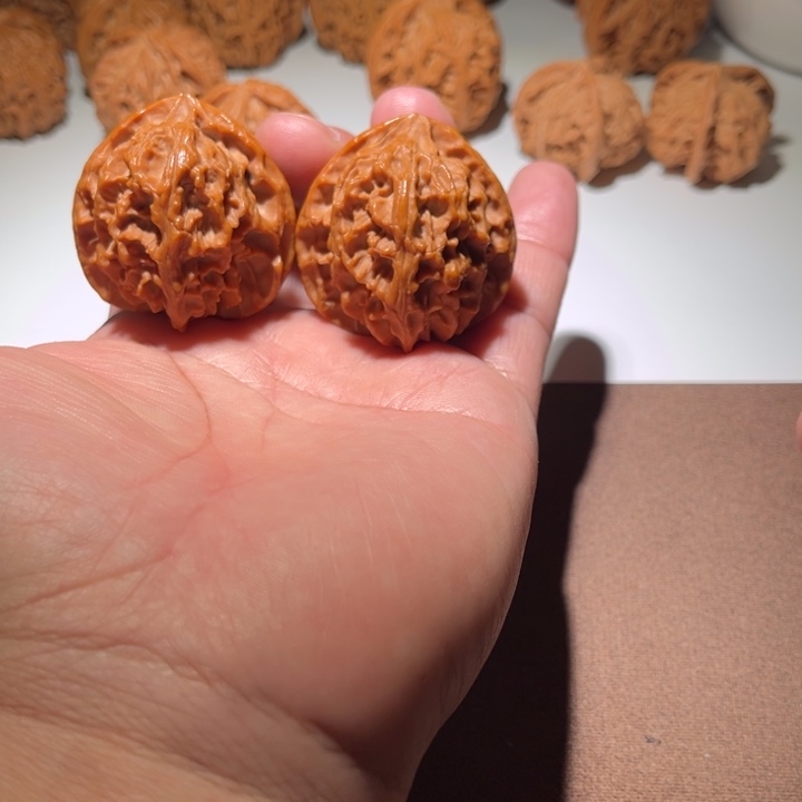 胡****精品苹果园40尺寸