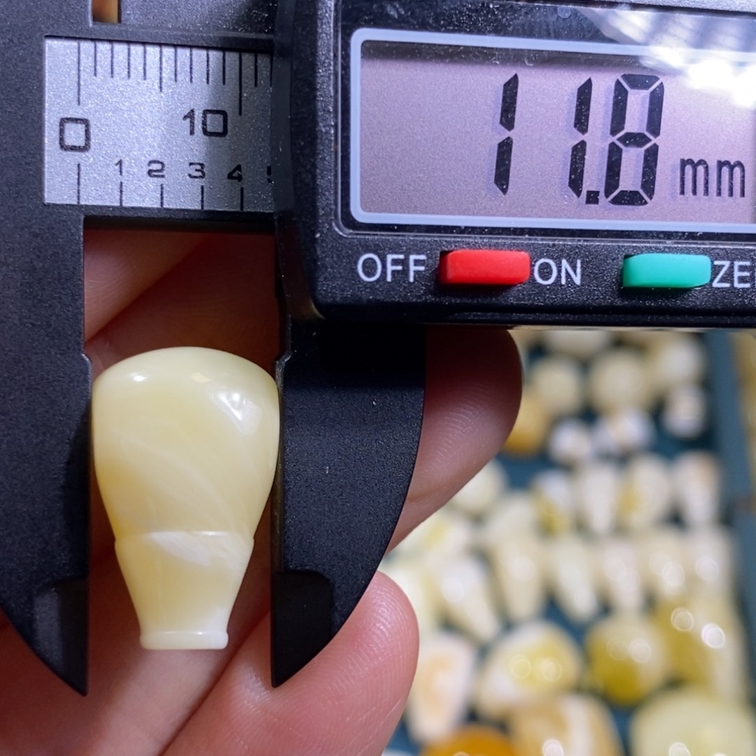 裸石蜜蜡未镶嵌微瑕