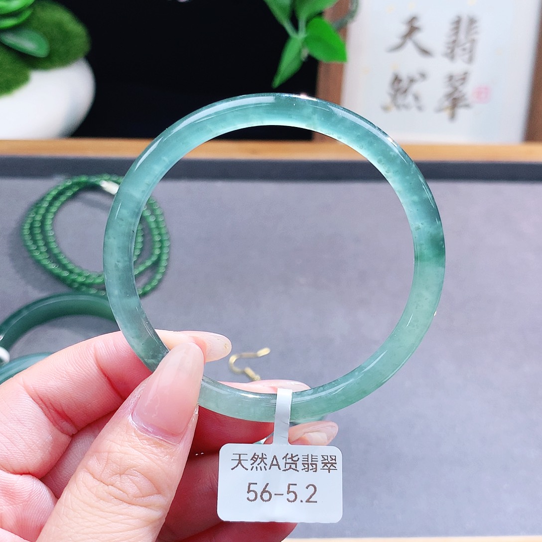 翡翠手镯（圆镯）未镶嵌