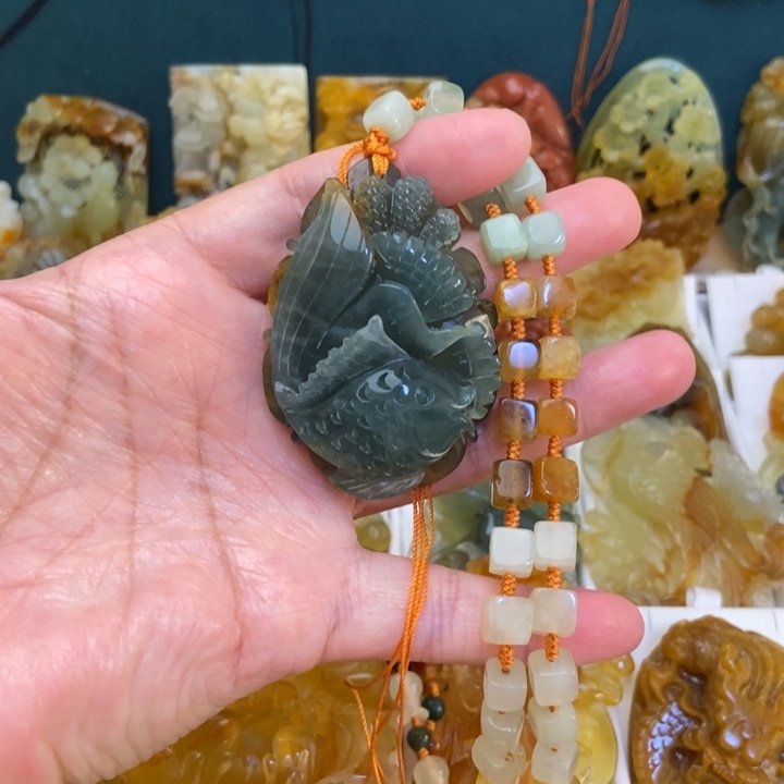 蛇纹石玉合金颈饰