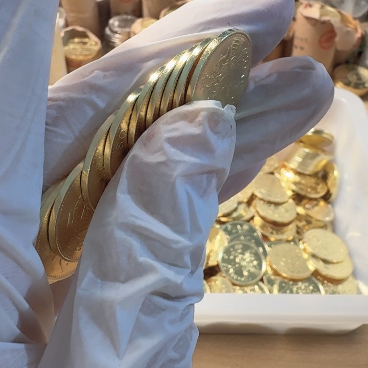 其他普通金属10枚，舞龙币