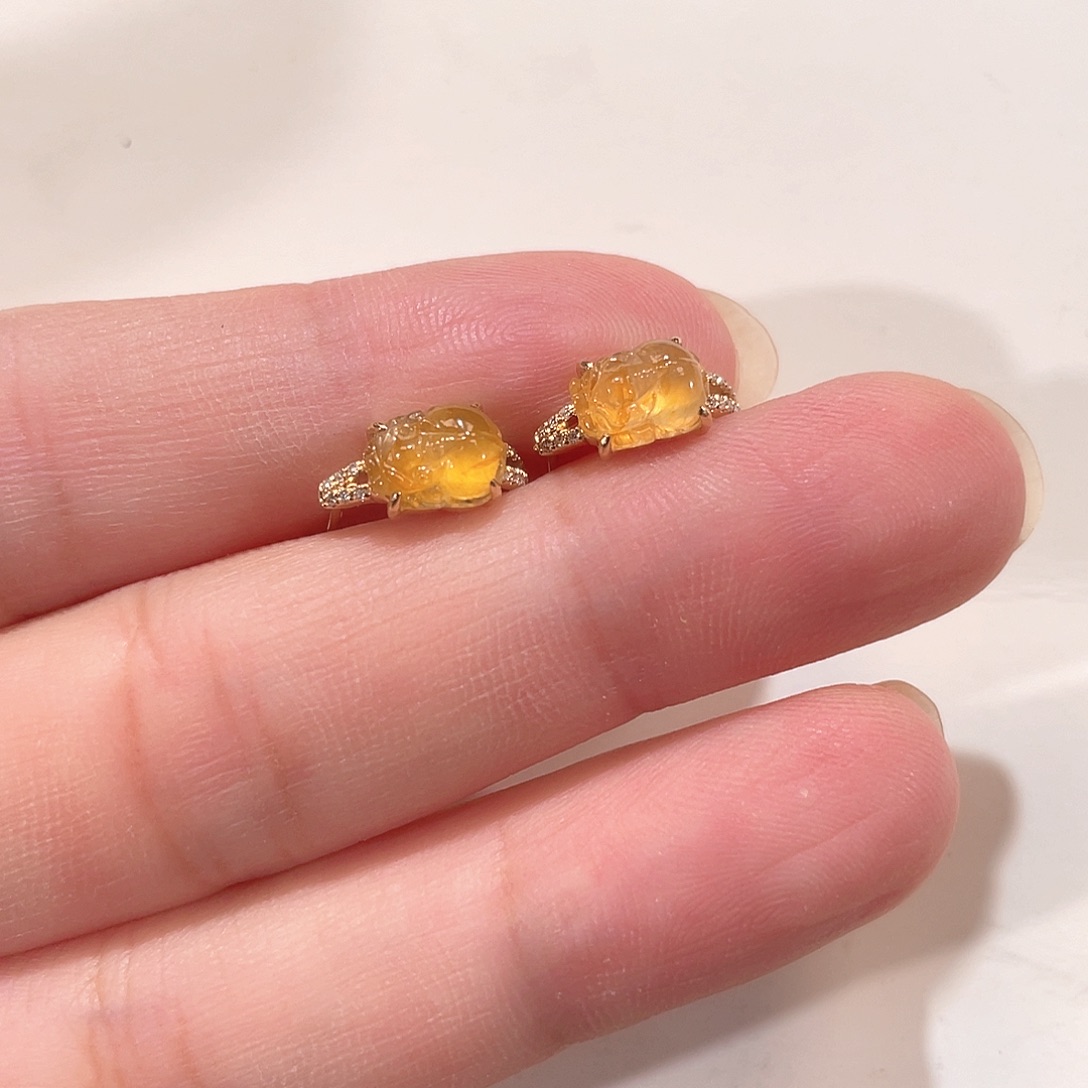 18K金镶嵌翡翠耳饰南非钻