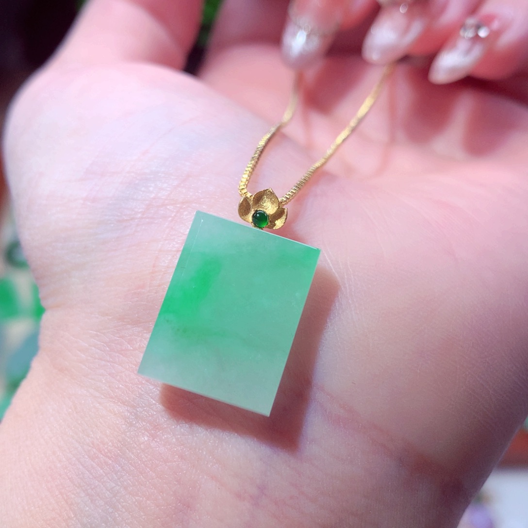 翡翠吊坠(不含链)18K金镶嵌