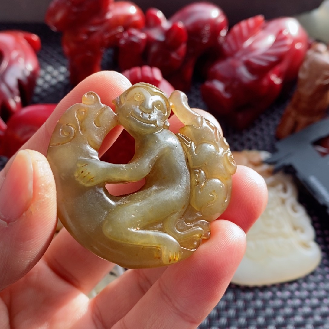 蛇纹石玉颈饰未镶嵌