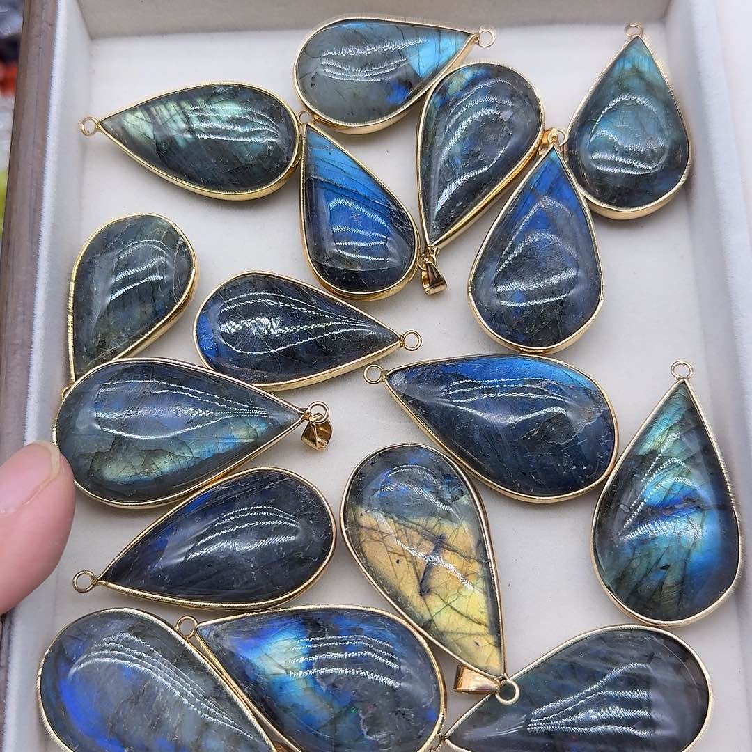 水晶珠宝半成品未镶嵌拉长水滴一颗