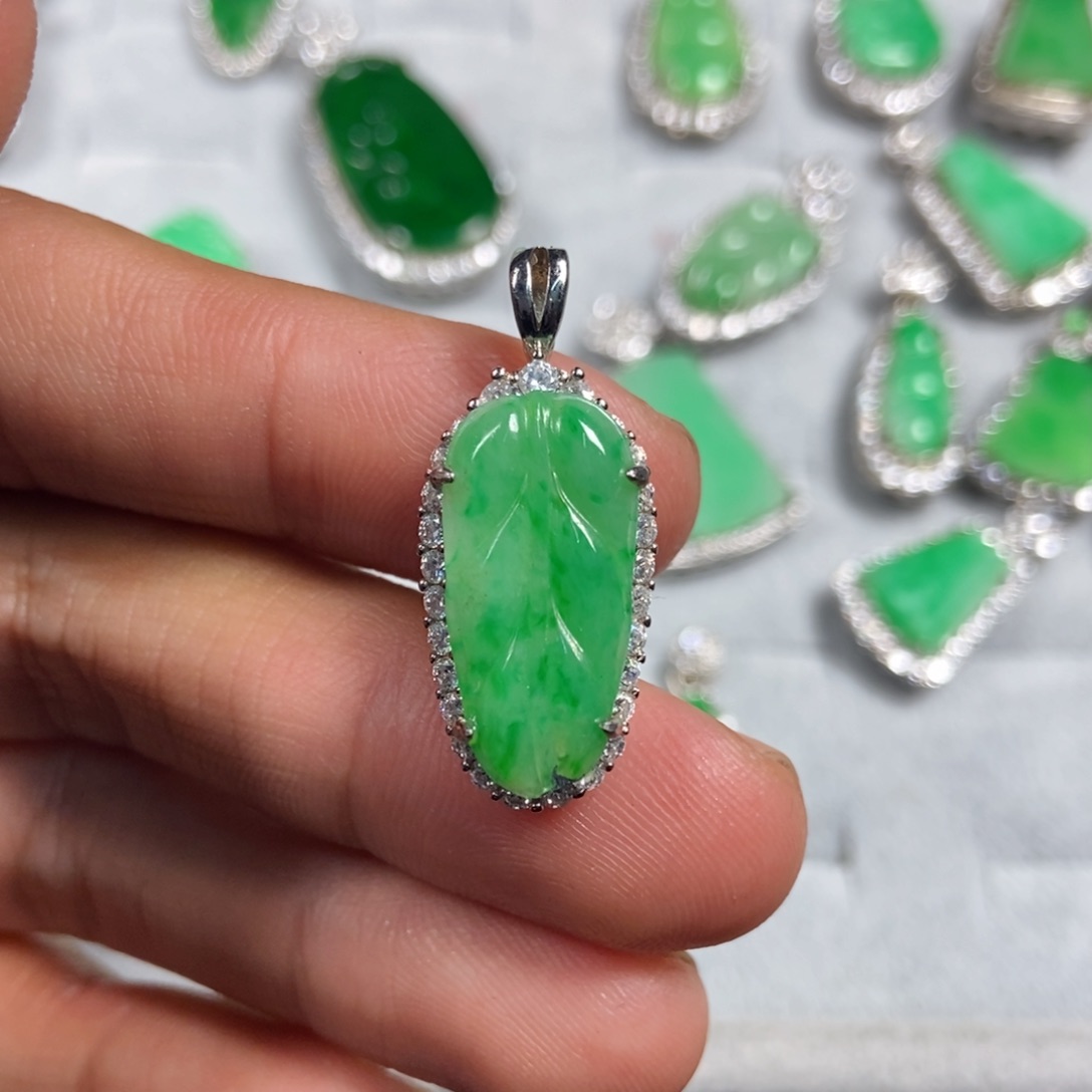 翡翠颈饰未镶嵌叶子