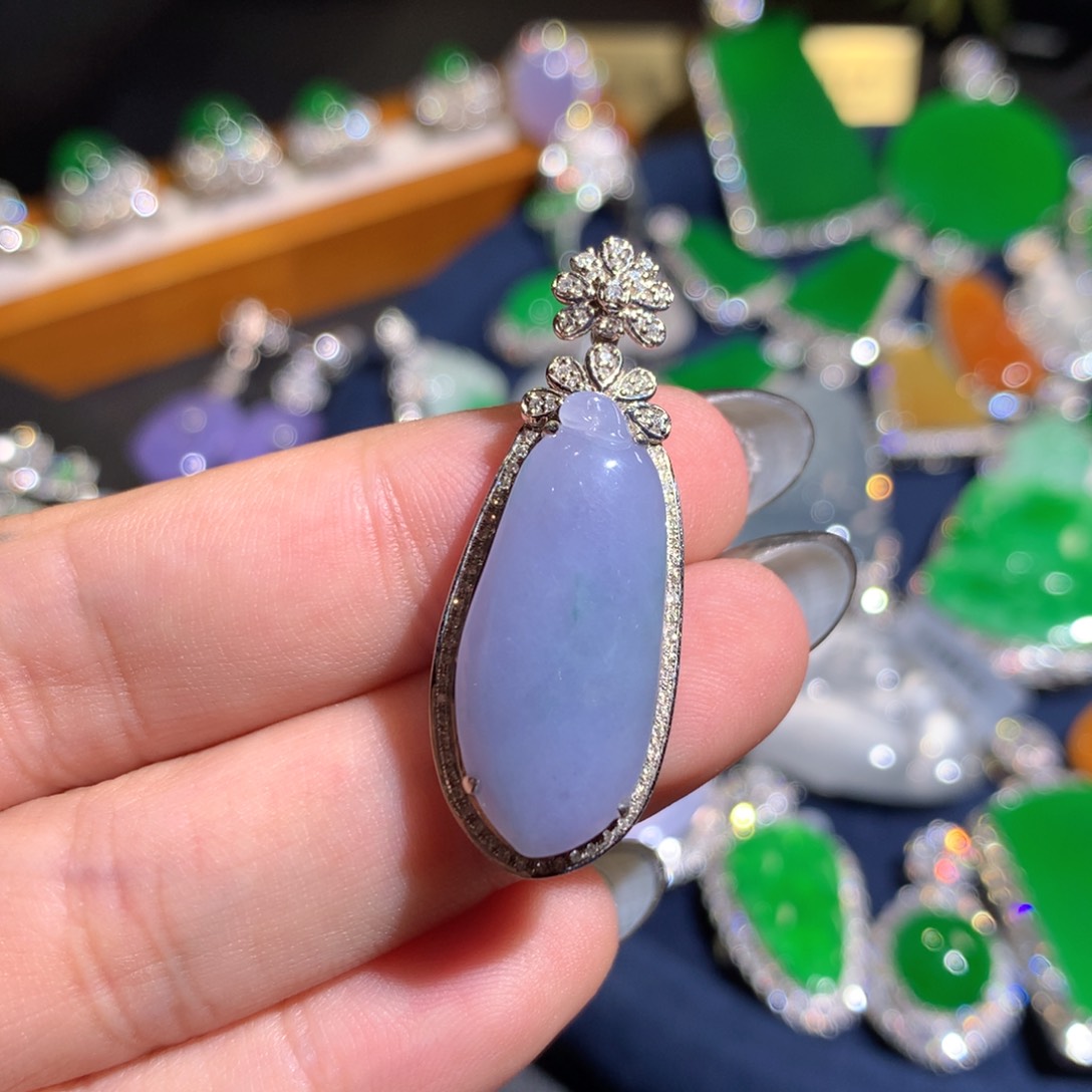 翡翠挂件18K金镶嵌瓜