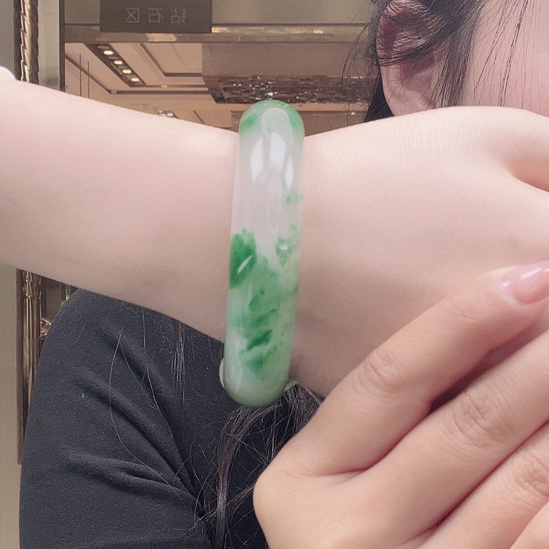 未镶嵌手镯石英质玉