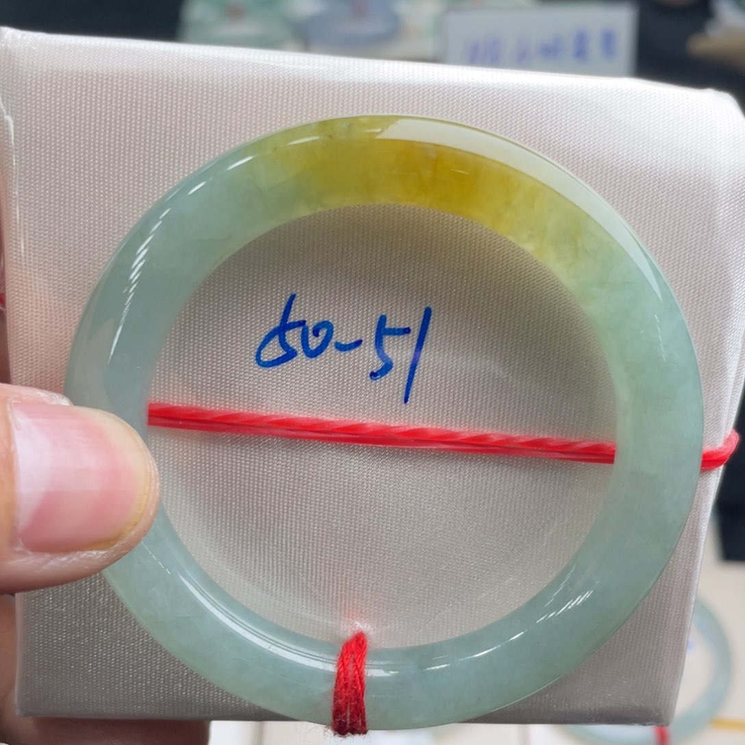 翡翠手镯未镶嵌翡翠手镯