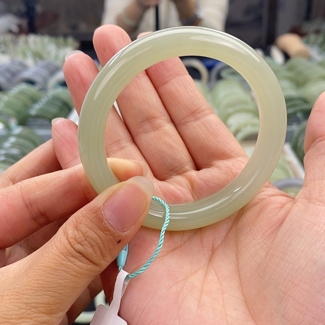 和田玉和田玉手镯52未镶嵌