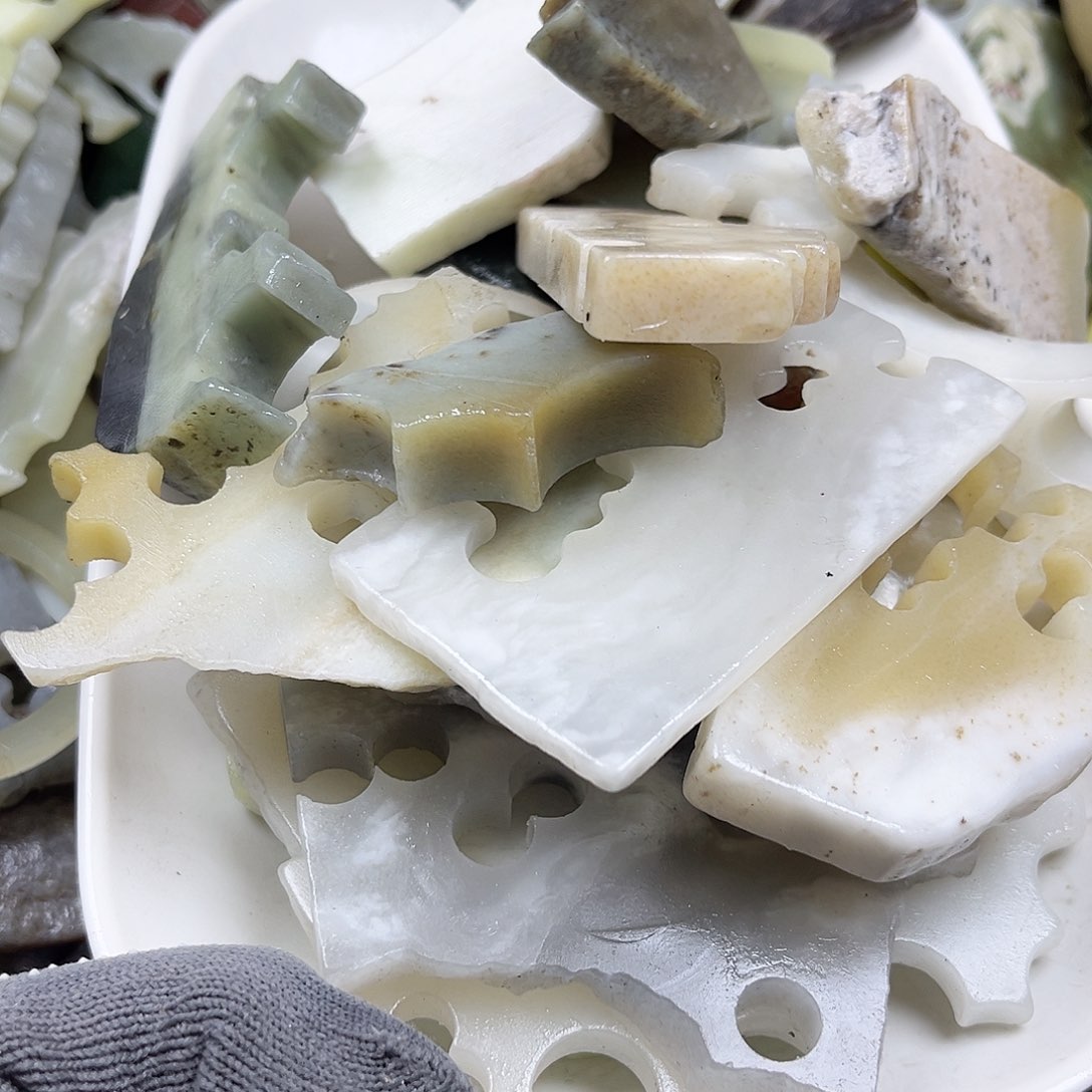 颈饰未镶嵌和田玉？***？